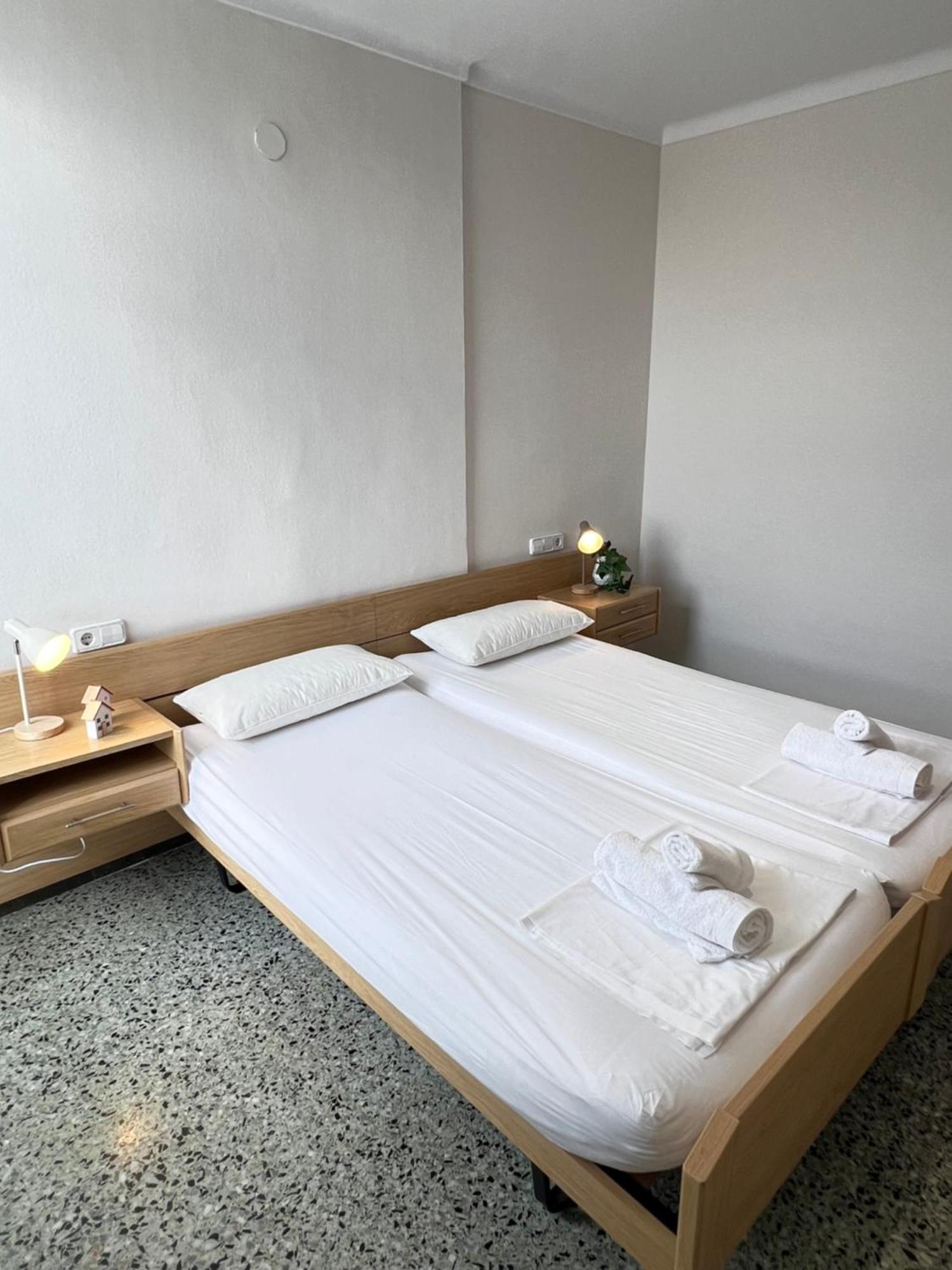 3 Room Apartment, 500M To Beach, Swimming Pool, Nice Terrace Ρόζες Εξωτερικό φωτογραφία